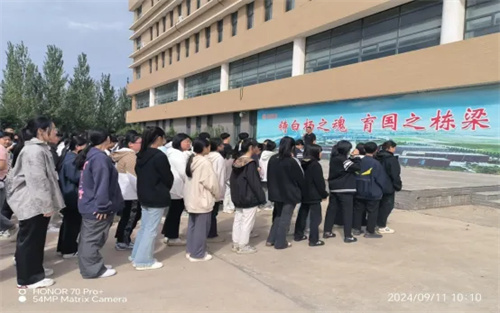 走进新校园 开启新生活——迁安职教中心信息工程系组织2024级新生参观了校园